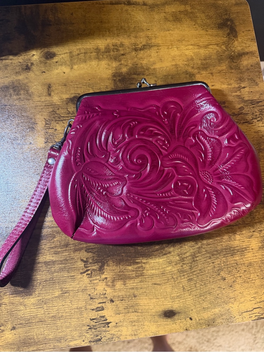 Patricia Nash Classic Embossed Leather Kiss Lock Wristlet Clutch. NO CALL OUTS - Picture 2 of 16